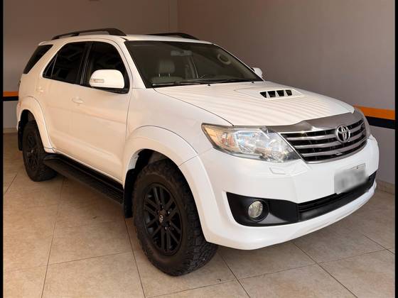 TOYOTA HILUX SW4 3.0 SRV 4X4 16V TURBO INTERCOOLER DIESEL 4P AUTOMÁTICO TOYOTA HILUX SW4 3.0 SRV 4X4 16V TURBO INTERCOOLER DIESEL 4P AUTOMÁTICO